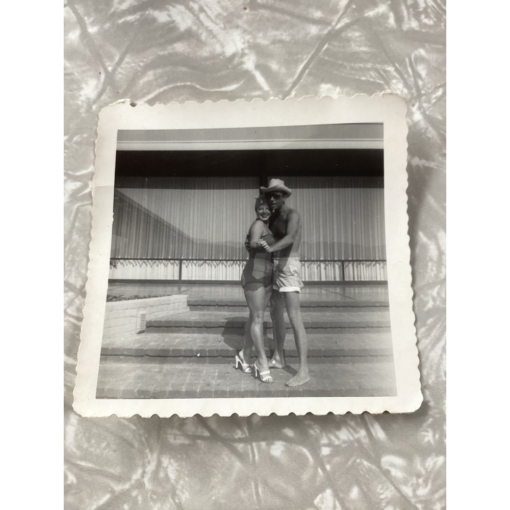 Vintage 1950s Snapshot Couple Poolside Swimwear Cowboy Hat Scalloped Edge Photo